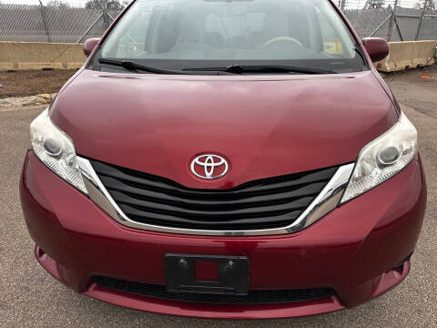 2011 Toyota Sienna LE 8-Passenger