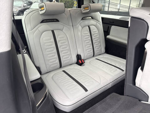 2023 Rivian R1S Adventure