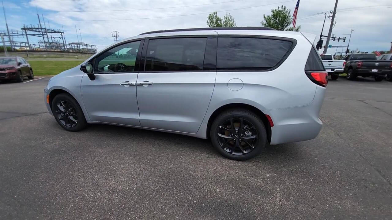 2024 Chrysler Pacifica for sale at Victoria Auto Sales in Victoria, MN