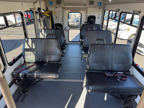 2017 Ford E-Series E-450 SD