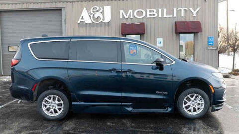 2024 Chrysler Pacifica Touring