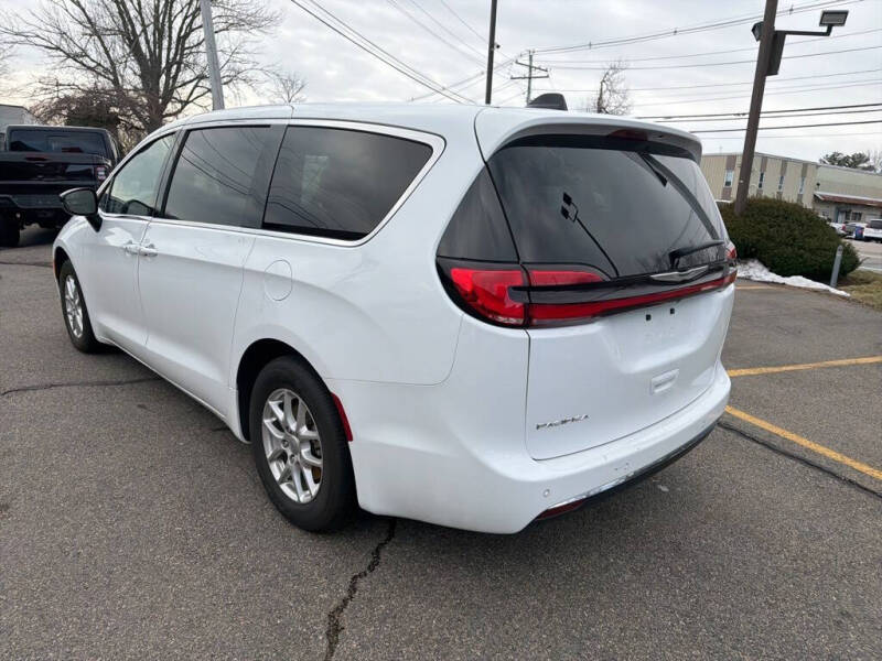 2024 Chrysler Pacifica Touring L