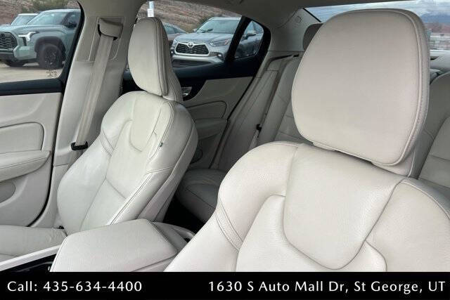 2022 Volvo S60 B5 Momentum