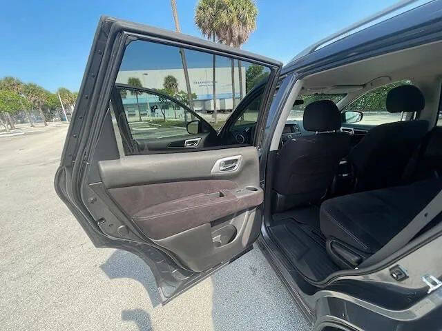 2013 Nissan Pathfinder SV