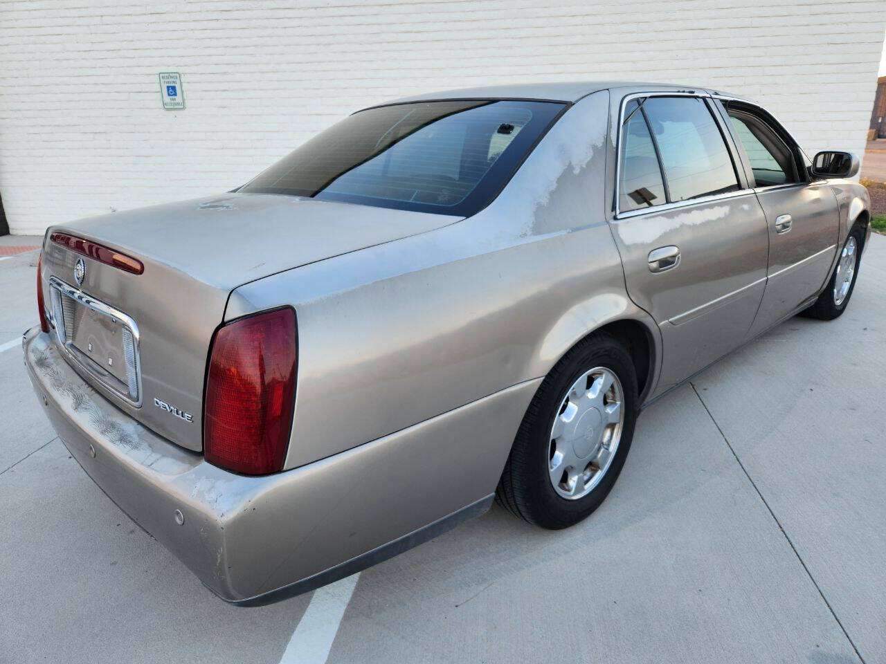 Gold 2001 Cadillac DeVille Base 4dr Sedan 2