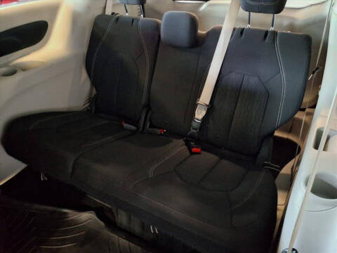 2020 Chrysler Voyager LX