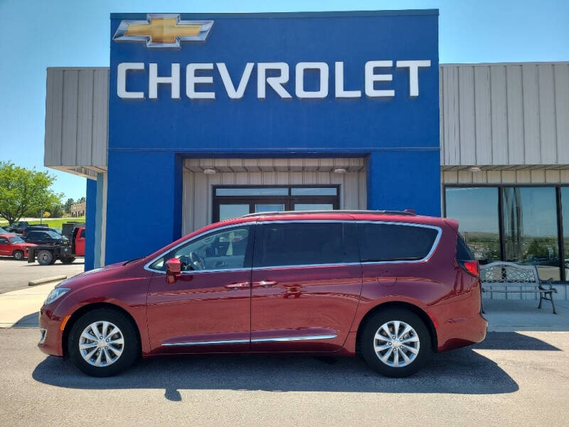 2017 Chrysler Pacifica Touring-L's photo