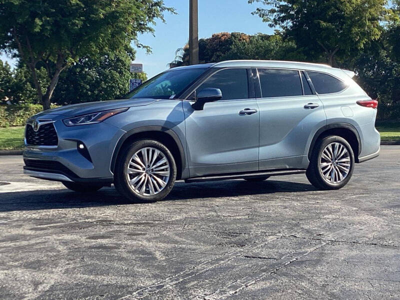 2023 Toyota Highlander Platinum