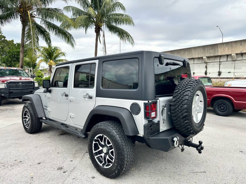 2011 Jeep Wrangler Unlimited Sport photo 14