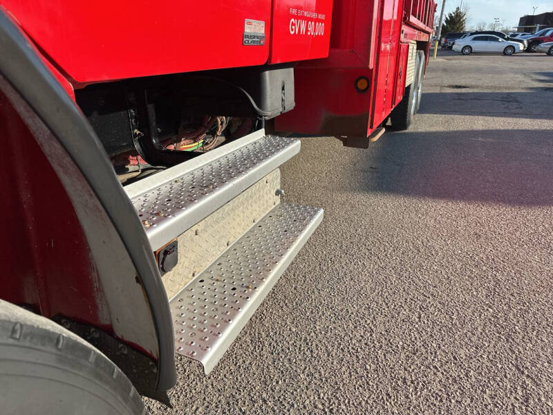 2005 Freightliner M2 106