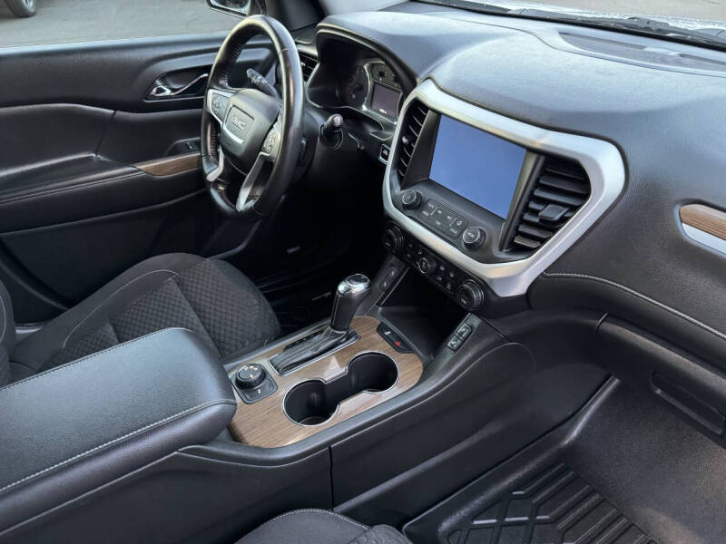 2017 GMC Acadia SLE-2