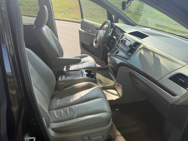 2014 Toyota Sienna XLE 8-Passenger