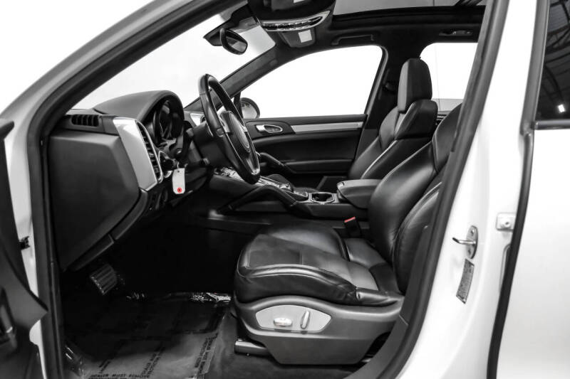 2014 Porsche Cayenne GTS
