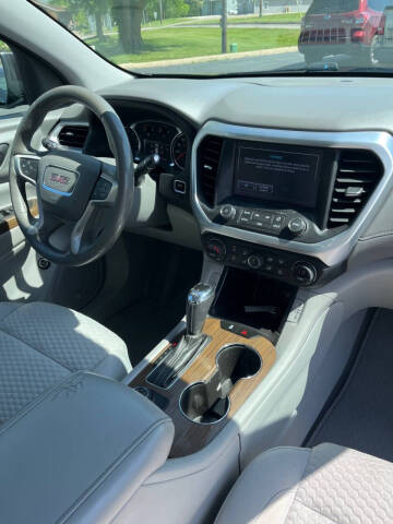 2017 GMC Acadia SLE-2