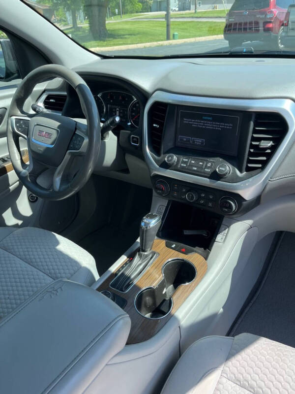 2017 GMC Acadia SLE-2