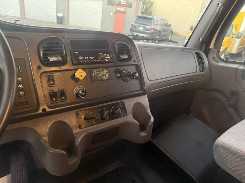 2018 Freightliner M2 106