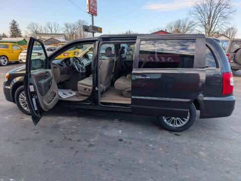 2015 Chrysler Town and Country Touring-L