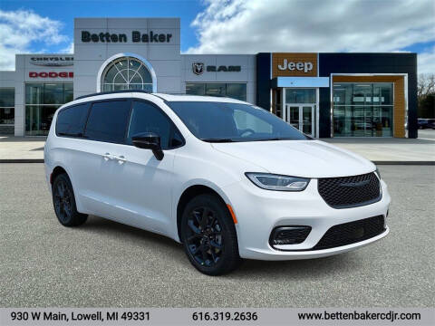2023 Chrysler Pacifica for sale at Betten Baker Chrysler Dodge Jeep Ram in Lowell MI