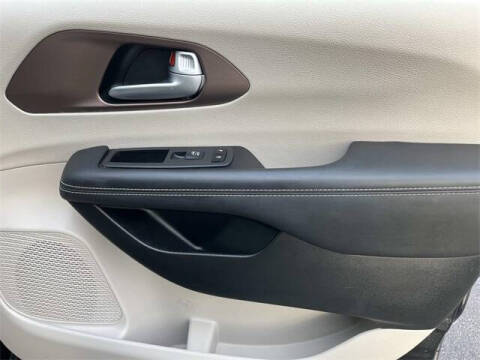 2024 Chrysler Voyager LX