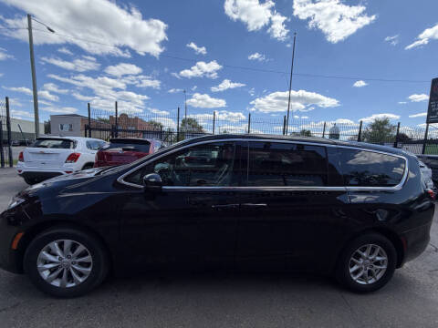 2025 Chrysler Pacifica Select