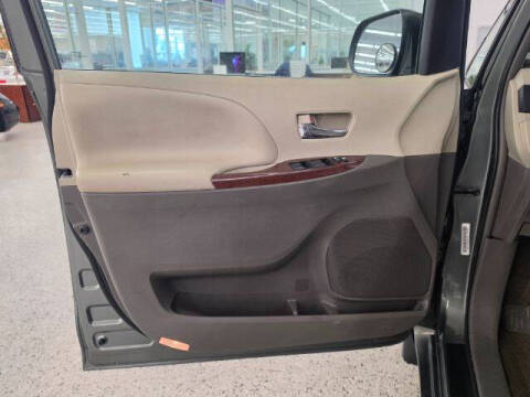 2013 Toyota Sienna XLE 8-Passenger