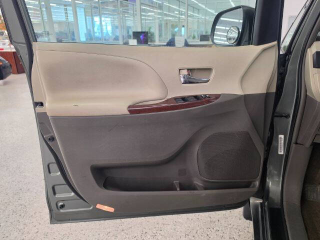 2013 Toyota Sienna XLE 8-Passenger