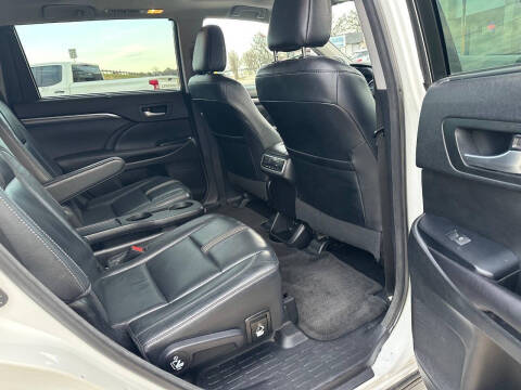 2017 Toyota Highlander SE