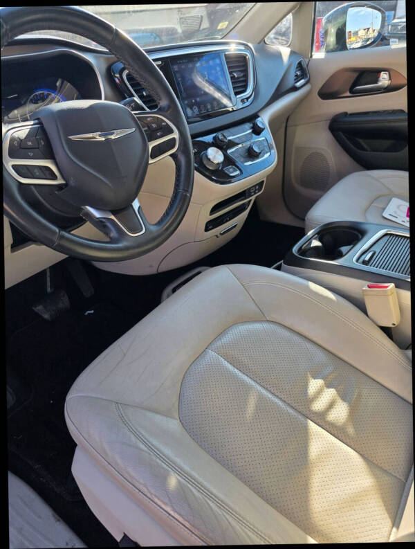 2017 Chrysler Pacifica Touring-L Plus