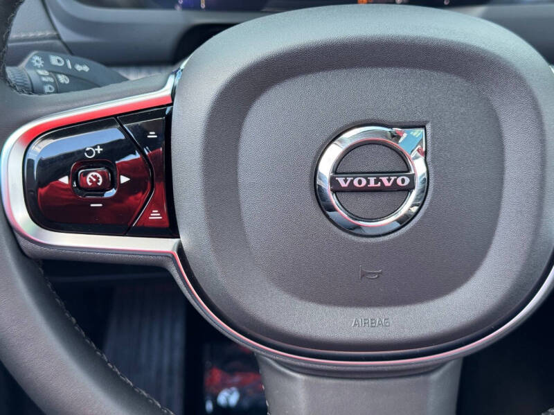 2024 Volvo XC90 Recharge T8 Ultimate Bright Theme 7P