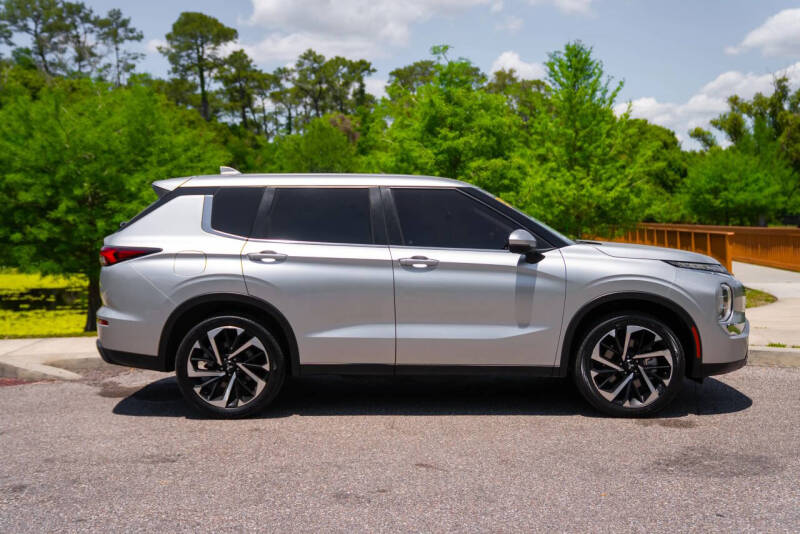 2022 Mitsubishi Outlander ES