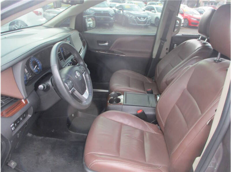 2015 Toyota Sienna Limited Premium 7-Passenger