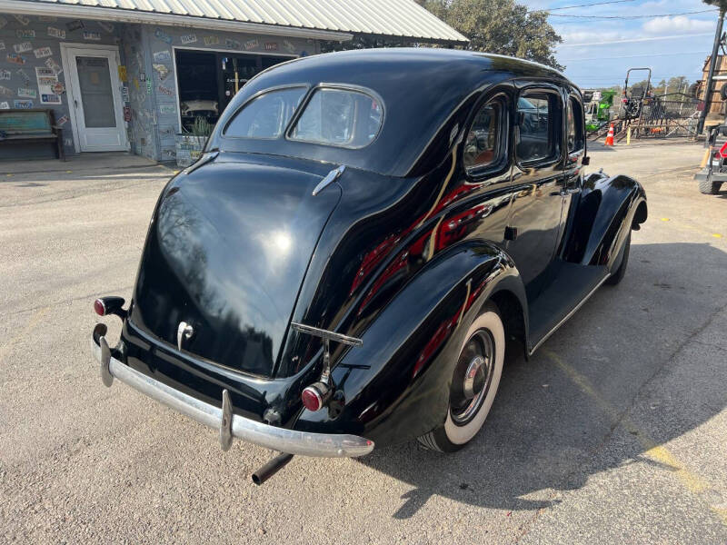 1937 Ford Deluxe