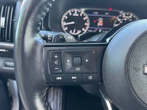 2023 Nissan Pathfinder SL