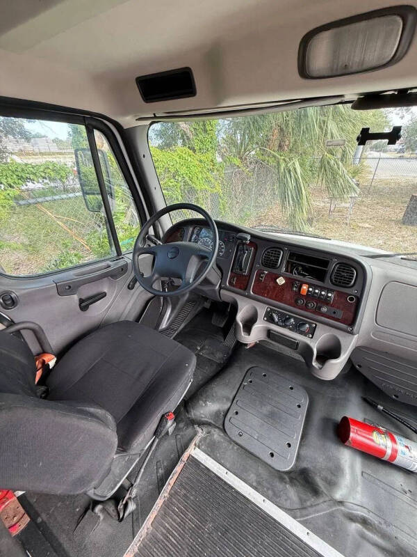 2018 Freightliner M2 106