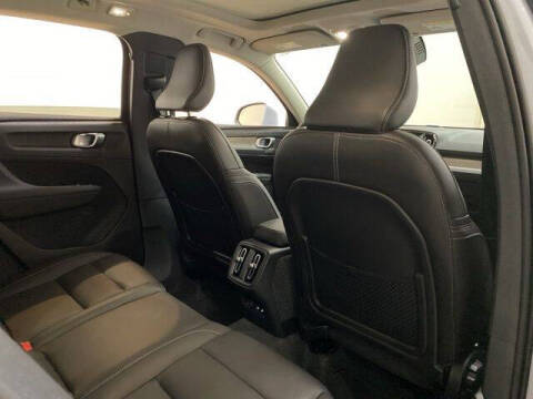 2025 Volvo XC40 B5 Core Bright Theme