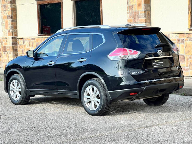 2016 Nissan Rogue SV photo 3