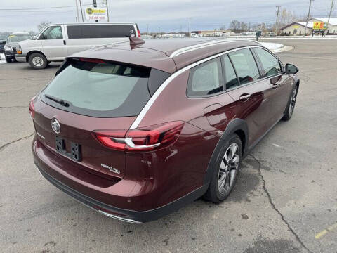 2018 Buick Regal TourX Essence