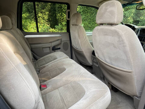 2004 Ford Explorer XLT