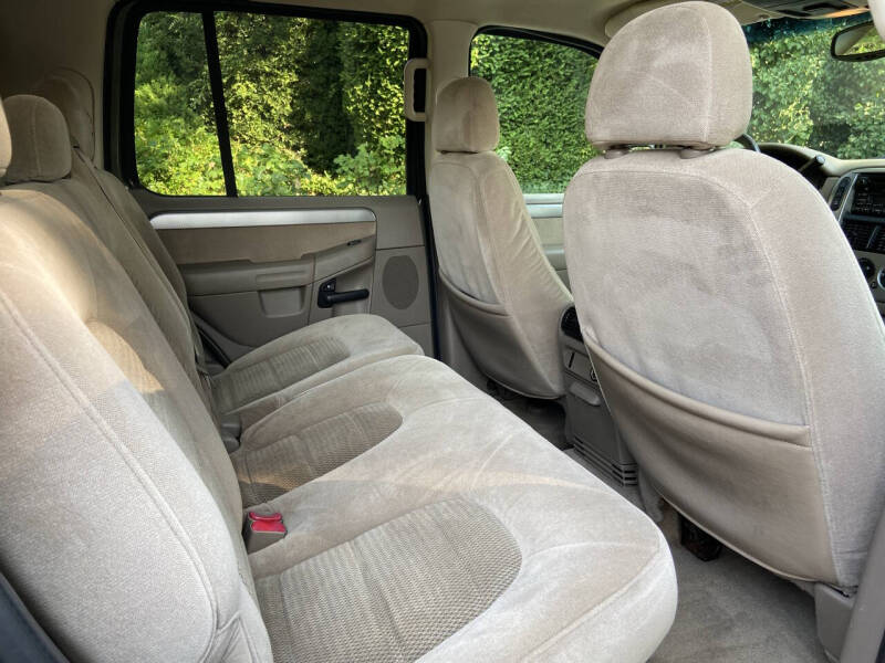 2004 Ford Explorer XLT