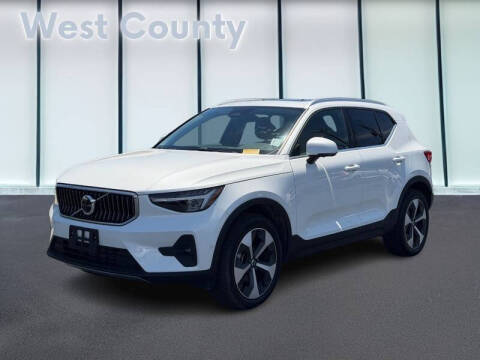 2025 Volvo XC40 B5 Plus Bright Theme