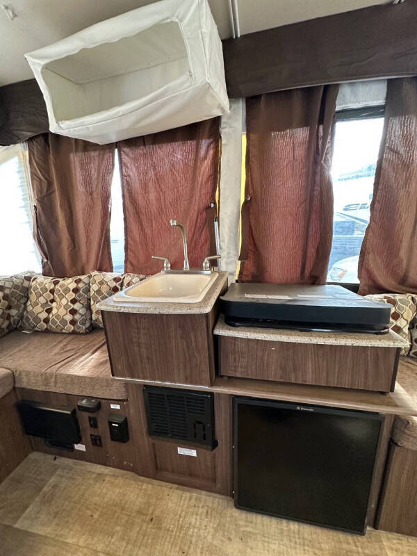 2015 Palomino BASECAMP 10DD