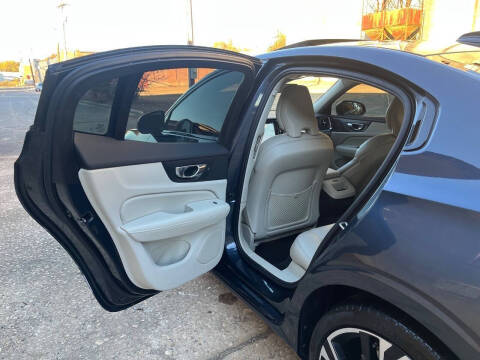 2024 Volvo S60 B5 Plus Dark Theme