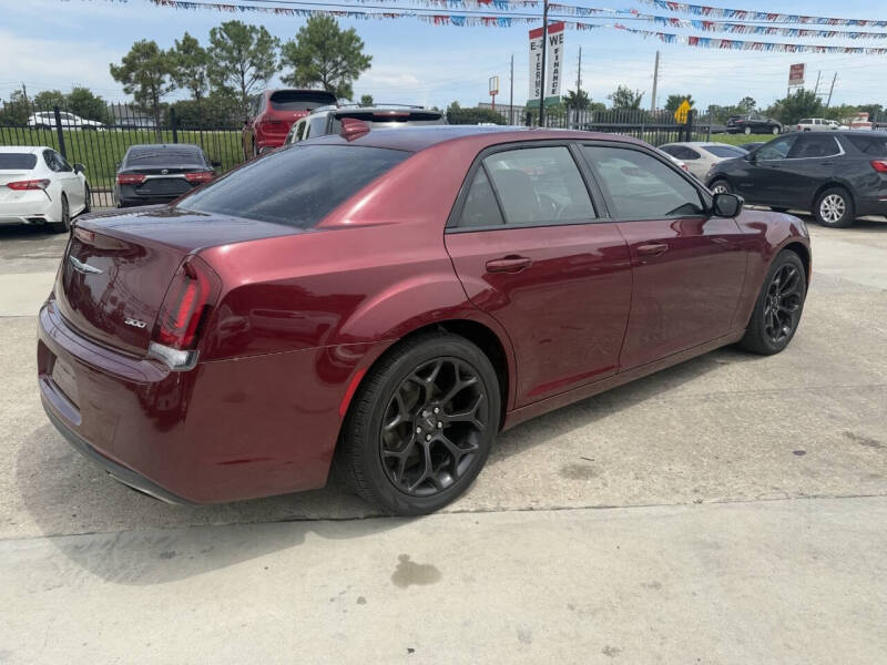 2019 Chrysler 300 Touring