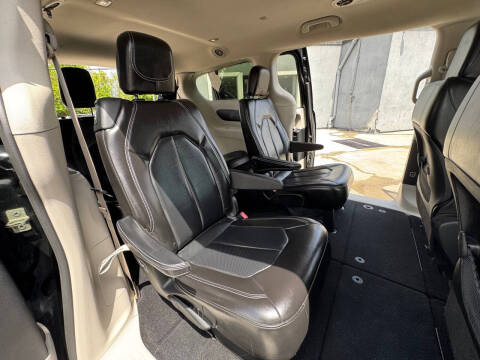 2020 Chrysler Voyager LXi