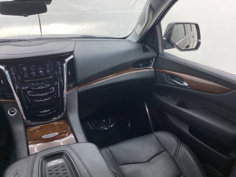 2017 Cadillac Escalade Luxury