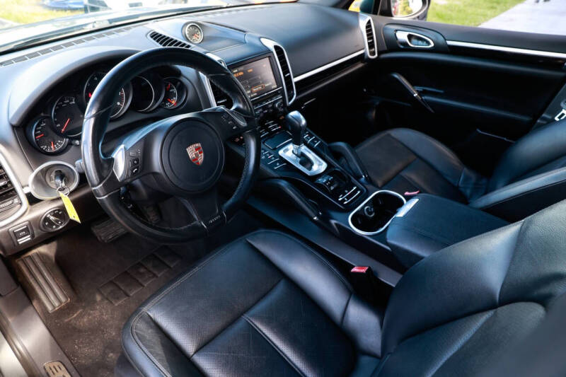2014 Porsche Cayenne Platinum