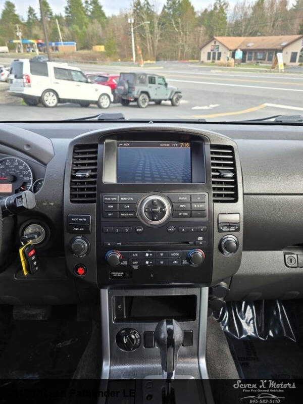 2012 Nissan Pathfinder LE