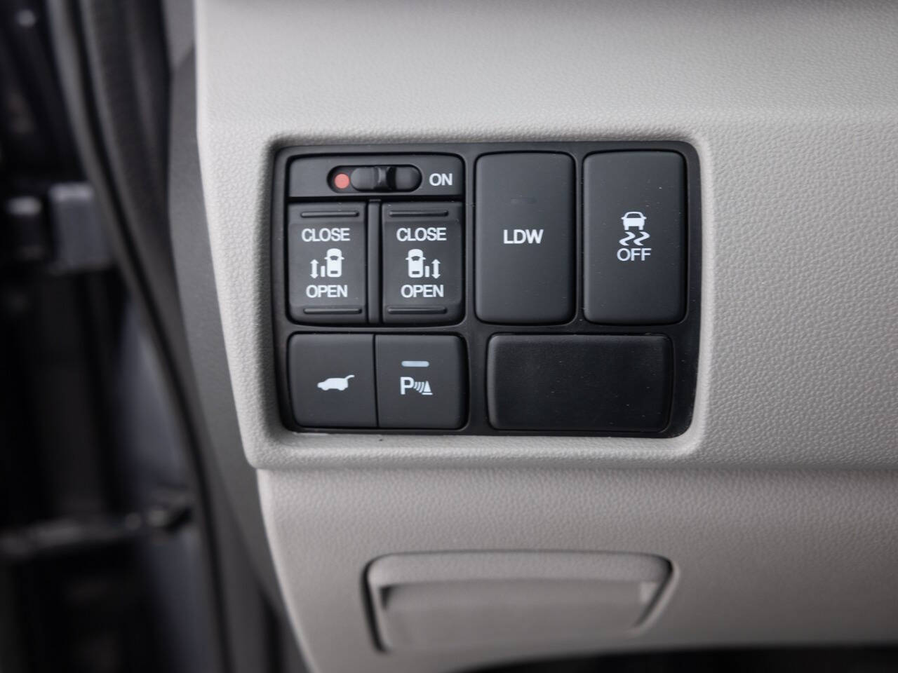 Used Car 2016 Honda Odyssey  Touring Elite 4dr Mini Van For Sale Under $12,000 In Coal City, Illinois