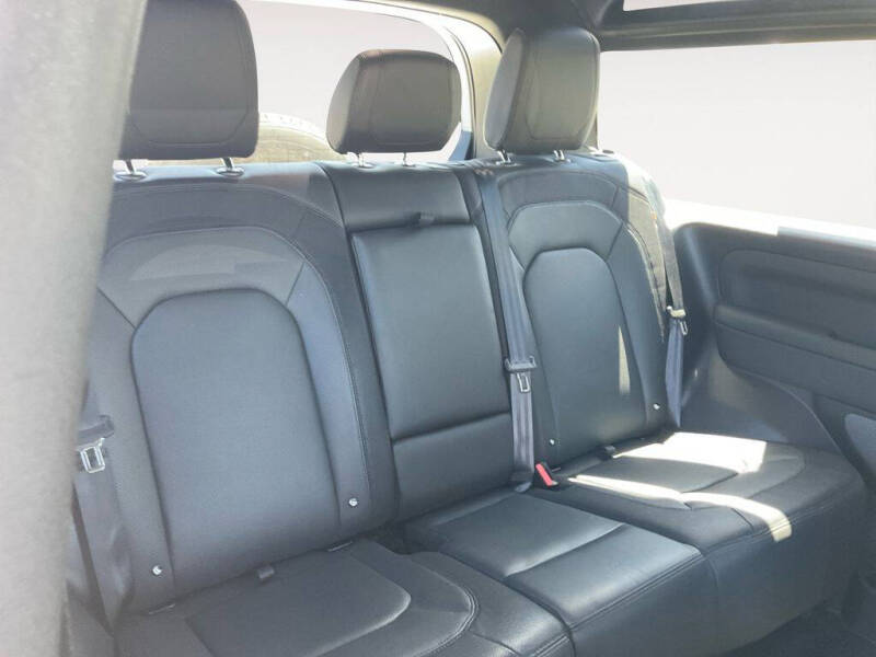 2024 Land Rover Defender 90 P400 X-Dynamic SE