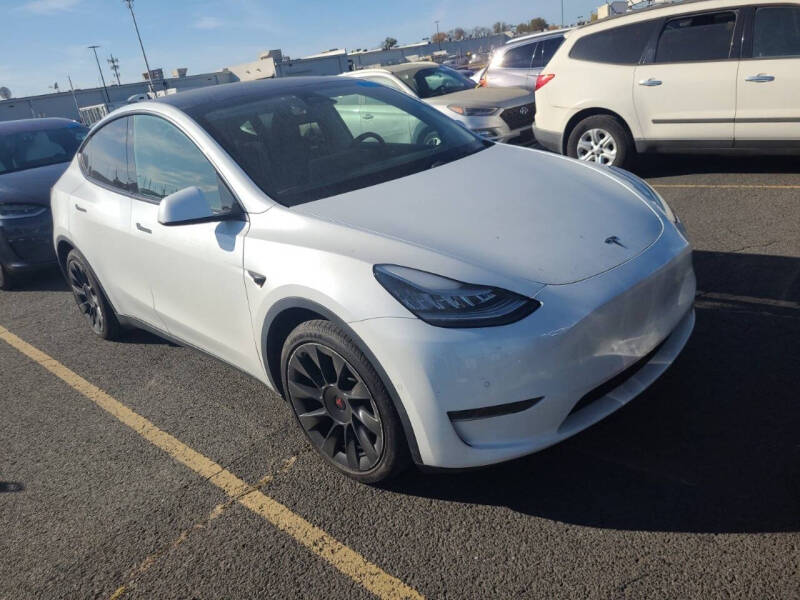 Used 2021 Tesla Model Y Long Range with VIN 5YJYGDEE8MF071397 for sale in Rockford, IL